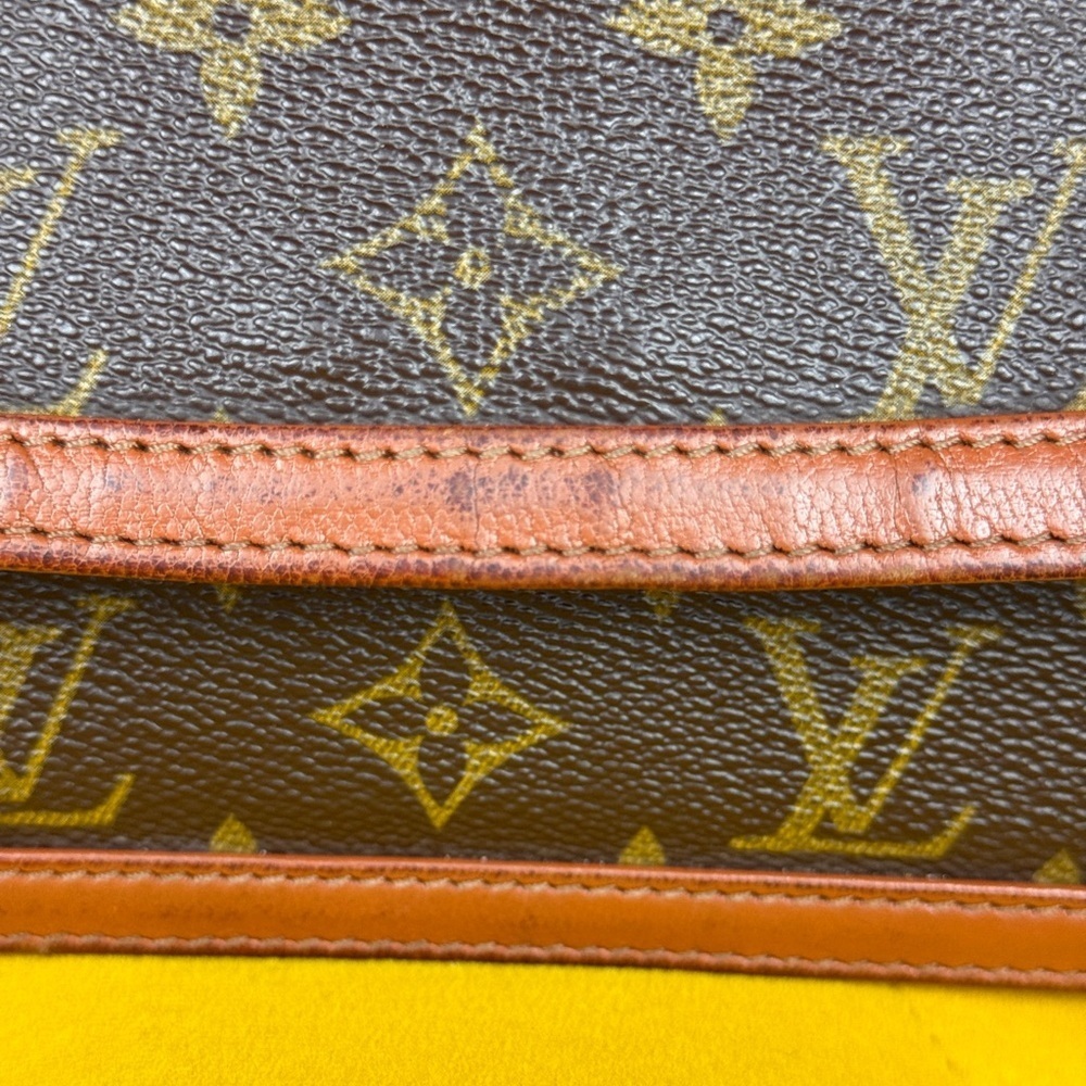 Louis Vuitton Vintage Monogram Canvas Clutch with Tan Trim - Picture 2 of 12